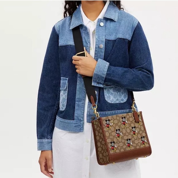 ❌Coach Signature Dimsey Tote 22 x Disney❌ - Picture 9 of 10